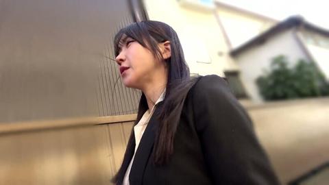 【4K】単身赴任男を際どい水着で寝取りました… 依本しおり