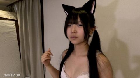 すみれ(18)可愛的雙馬尾第三次拍攝。被迫深喉和舔肛,陰道裡的水被吸管吸走。內射、肛交ATM也有做。
