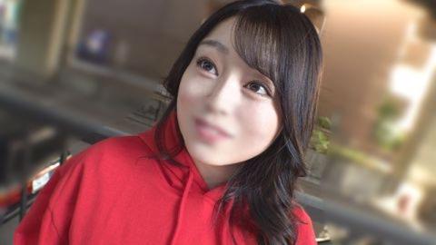 スーパーで働くJカップ爆乳人妻!おっぱい目当てに来店する男にチヤホヤされて調*に乗って客と不倫中出しSEX