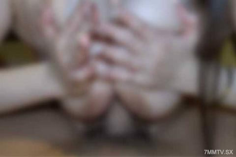 ※18日前限定初次55折扣【巨乳・露臉】雖然她很害羞，但她擁有驚人的巨乳，所以我們來玩一玩！這位人妻的巨乳讓人目光不自覺地被吸引過去。 | FC2電子市場