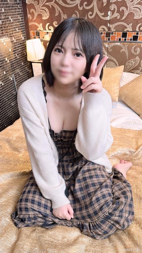 8/4前990pt!!【附贈品】超敏感棉花糖身材JD穿著性感內衣被干拍攝♡初次體驗連續高潮痙攣不停的陰道裡無情地射入大量精液!! | FC2電子市場